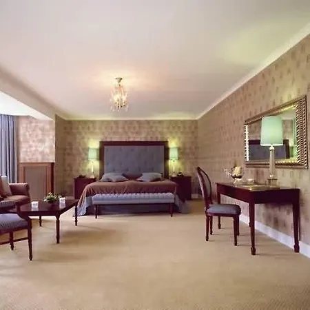 Отель Kasteel Bloemendal