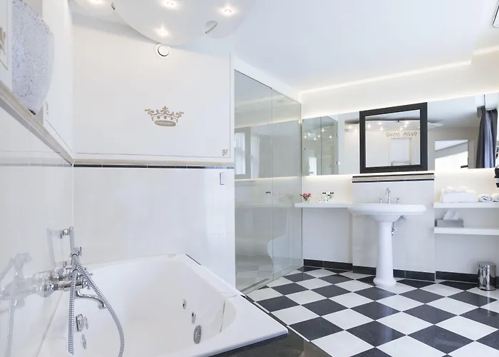 Bloemendal, Near Aachen فندق