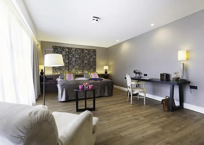 Bloemendal, Near Aachen فندق فالس