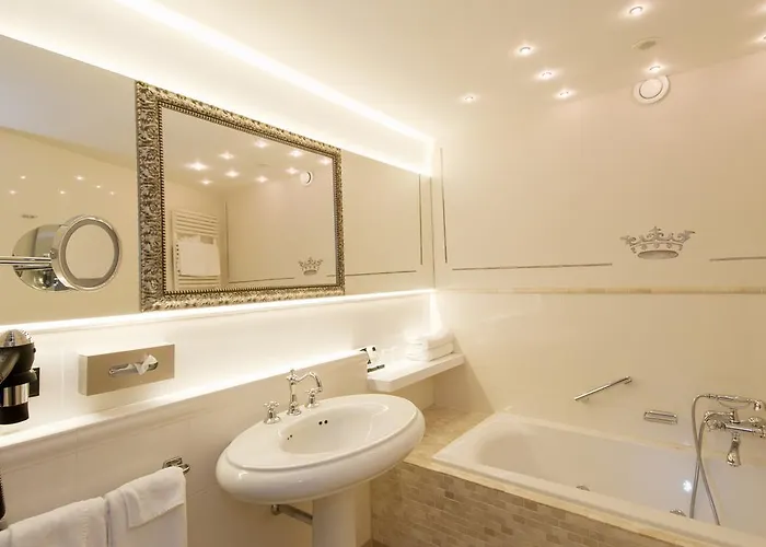 Bloemendal, Near Aachen فندق فالس